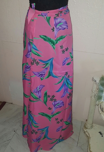 HiloHattie Vintage Hawaiian Pink Floral Wrap Skirt - Picture 3 of 5